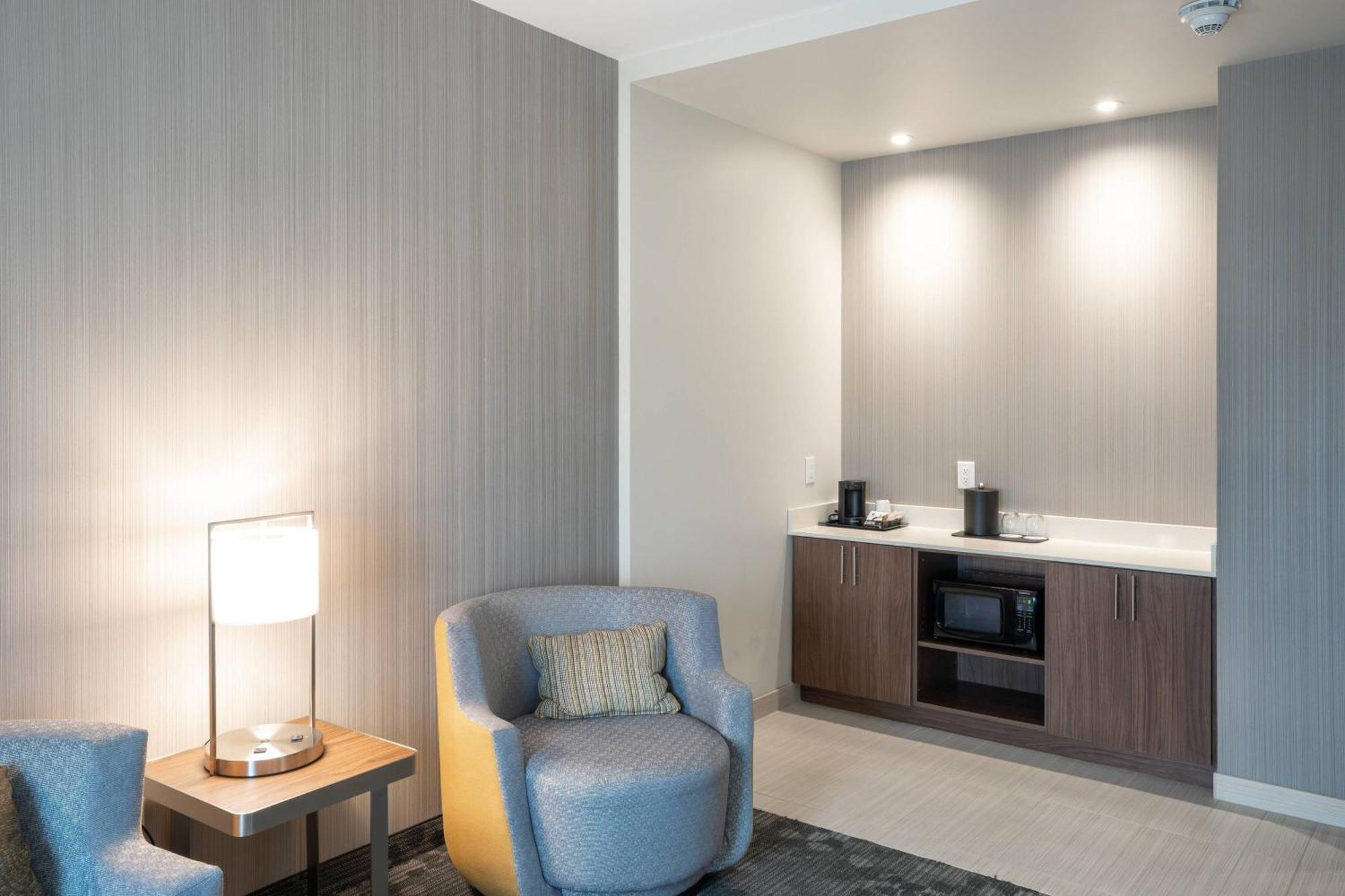 Отель Courtyard By Marriott Charleston-Север Чарлстон Экстерьер фото